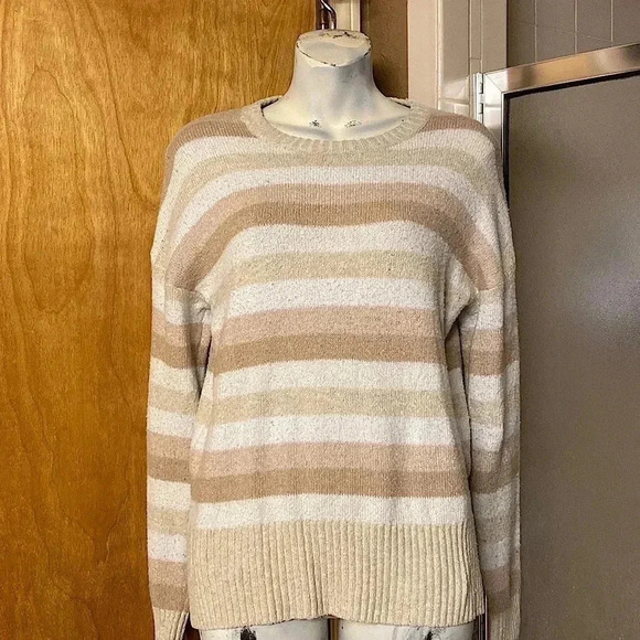 Time & Tru Sweater - Picture 1 of 8